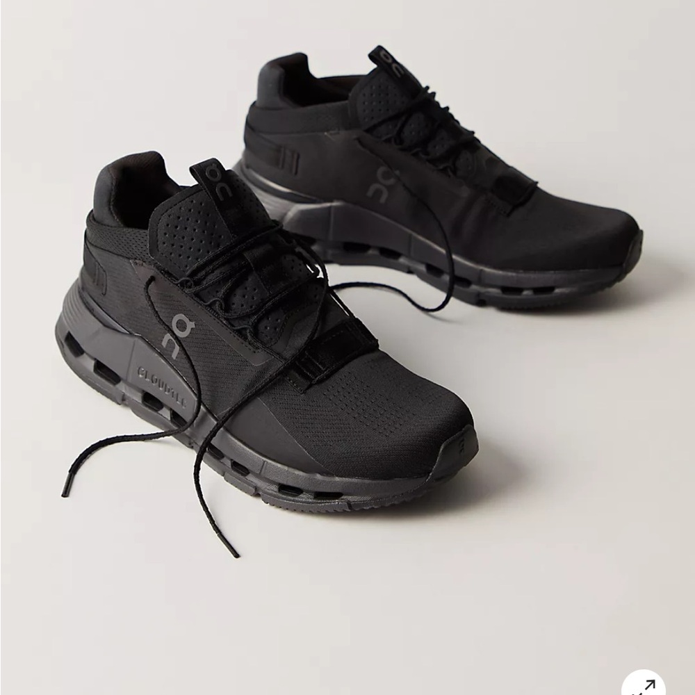 On Cloud shoes size 8.5 (fits like an 8)